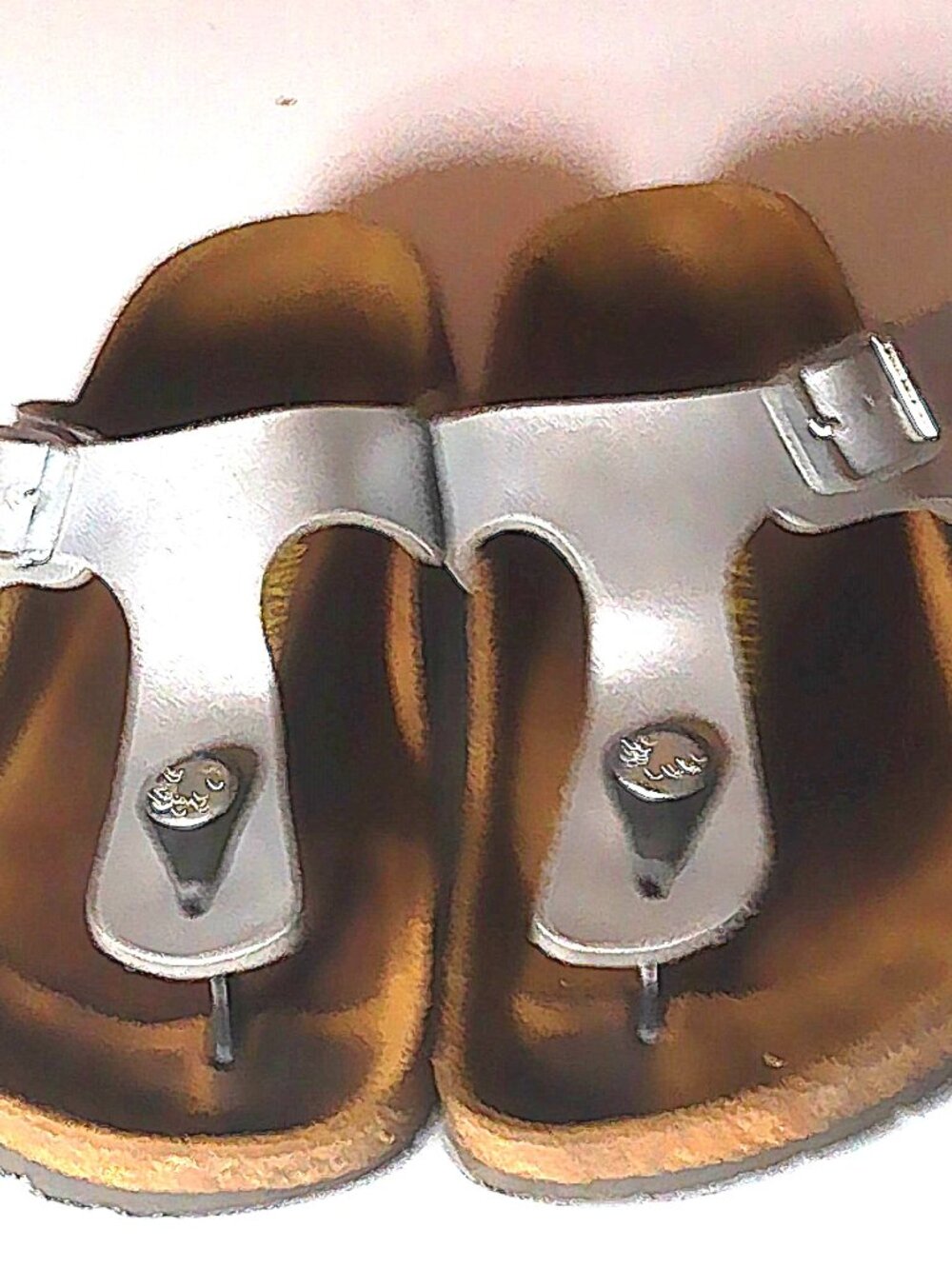 Girls size 32Eu/ 1 youth/ 13.5 Kids - Birkenstock silver Gizeh Sandals VGC